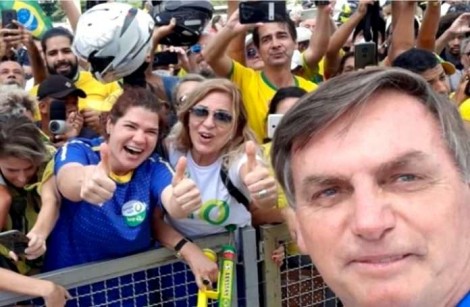 Mais um instituto mostra Bolsonaro assumindo a liderança da corrida eleitoral