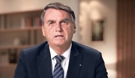 Bolsonaro faz forte desabafo: "Jamais trocaria a minha alma pelo aplauso de meia dúzia de vagabundos"