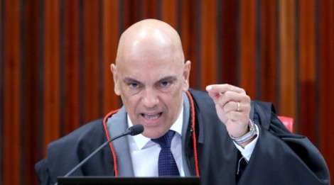 Moraes se recusa terminantemente a reconhecer o abuso cometido e o perigo que ele representa para a democracia, diz jornal