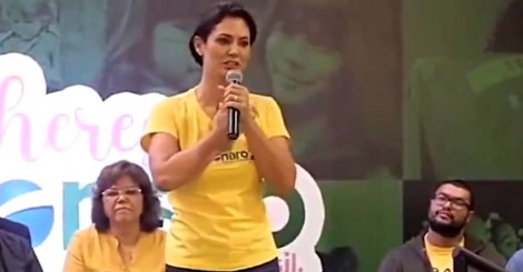 Emocionada, Michelle chora ao falar sobre o ataque insano de jornalista a Laurinha (veja o vídeo)