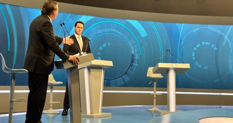Sem a presença do ‘fujão’, debate vira sabatina e Bolsonaro dá show ao vivo na Record (veja o vídeo)