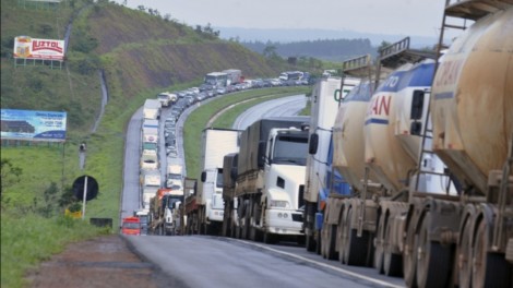 Bloqueios em rodovias avançam e o "caos" se aproxima (veja o vídeo)