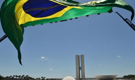 A censura avança, o medo se espalha e eis que surge uma solução para o povo patriota...