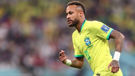 Neymar vai a campo