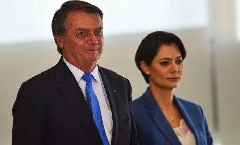 Ao lado de Bolsonaro, Michelle tem impressionante ato de fé e respeito diante do povo (veja o vídeo)