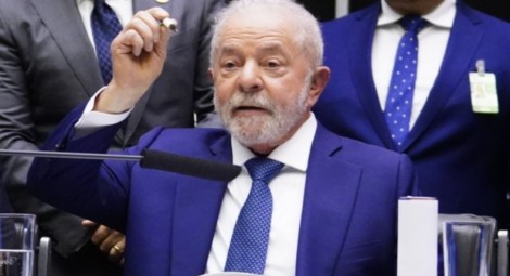 A caneta do túnel do tempo de Lula e a mentira deslavada