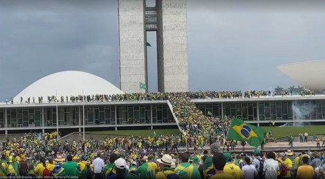 URGENTE: Povo invade o Congresso e segue rumo ao Planalto (veja o vídeo)