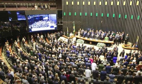 Deputados e senadores recém-empossados apresentam 374 projetos em apenas uma semana (veja o vídeo)