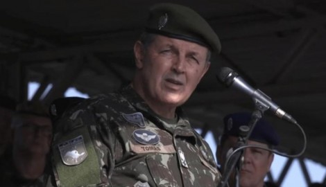 Militares são "deixados para trás", sob comando do general Tomás Paiva