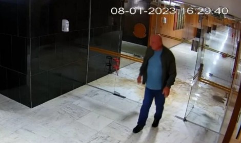 URGENTE: Com as "calças na mão", general chefe do GSI "foge" da Câmara (veja o vídeo)