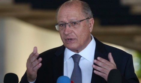 Em estranha atitude, Alckmin leva a família ao Planalto e faz surgir 'teorias'