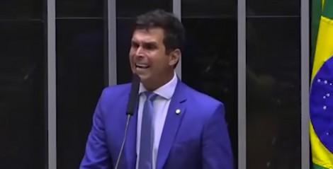 Deputado se enfurece com Moraes e faz o discurso mais pesado da história da Câmara (veja o vídeo)