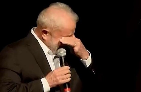Lula cai na real e “chora” (veja o vídeo)