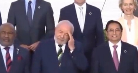 Em cena intrigante, Lula surge ‘incomodado e inquieto’ em foto com líderes do G7 (veja o vídeo)