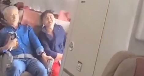 Coreano abre porta de Airbus em pleno vôo e quase causa grande tragédia (veja o vídeo)