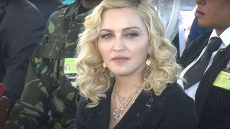 Internada em UTI, Madonna luta pela vida