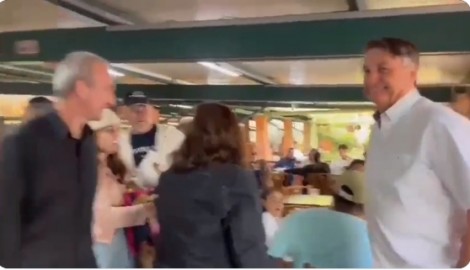 Bolsonaro surge de surpresa em famoso restaurante, povo não perdoa e faz a festa (veja o vídeo)