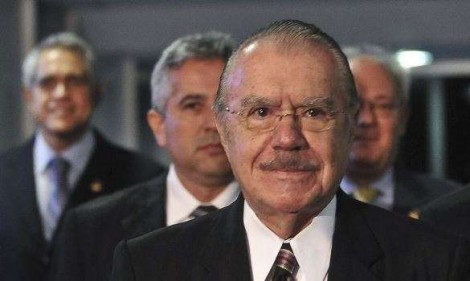 Sarney sofre queda dentro de casa e é internado no Maranhão