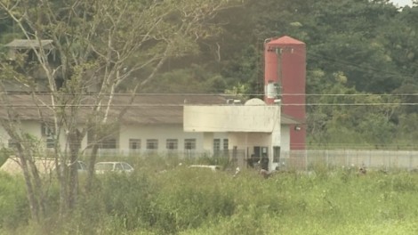 Detentos fazem policial refém, atiram contra outro agente e iniciam rebelião no Acre (veja o vídeo)