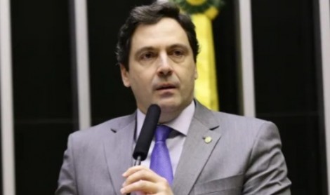 "Se balançar, o Lula cai", diz deputado que ainda adverte: "Um criminoso no poder" (veja o vídeo)