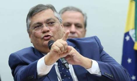 Flávio Dino entra em rota de colisão com o PT