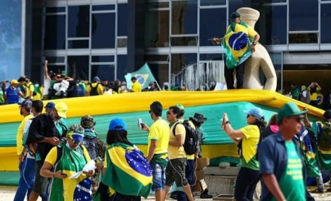 URGENTE: Com penas absurdamente pesadas, STF condena mais três pelo 8/1