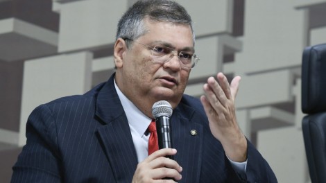 Flávio Dino pressente a "queda" e escancara desespero com vazamento de líder de facção no seu Gabinete