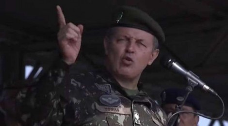 Coronel surpreende e enfrenta Comandante do Exército (veja o vídeo)