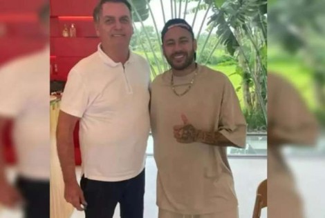 Bolsonaro reencontra Neymar e presenteia o craque com medalha contendo três palavras polêmicas