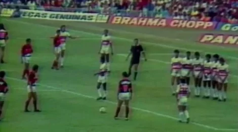 Janja vê derrota do Flamengo no estádio, é chamada de 'pé frio' e vira meme  nas redes