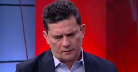 Moro rompe o silêncio e se complica ainda mais