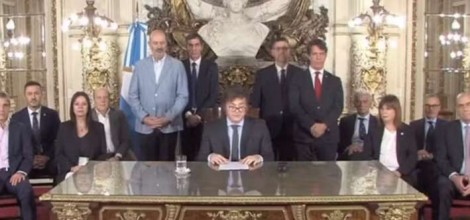 Javier Milei apresenta "pacote de reformas" que vai reerguer economia da Argentina