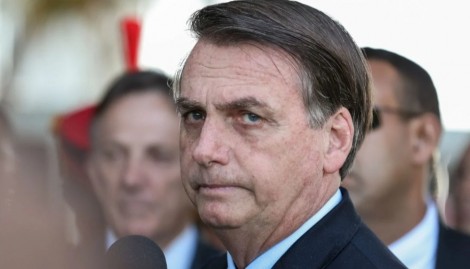 Bolsonaro faz a pergunta que não quer calar e enquadra Moraes