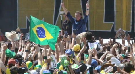 Confiante, Bolsonaro deixa a esquerda em "surtos" ao mostrar cenário de 2026