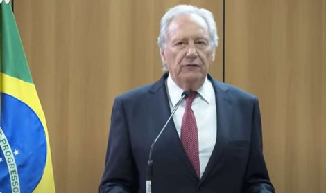 Perdido, Lewandowski convoca imprensa, não diz absolutamente nada e irrita viúva (veja o vídeo)