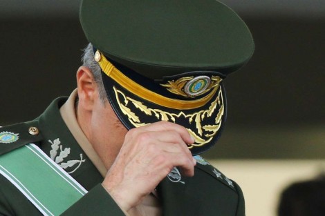 Comandante do Exército dá desculpa esfarrapada e silencia sobre os ataques de Malafaia