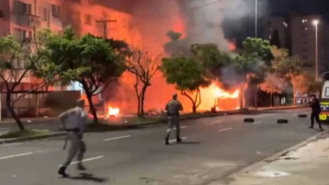 Como se não bastasse a tragédia, bandidos aterrorizam o povo de POA (veja o vídeo)