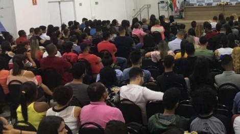 Assassino dá palestras para juízes e causa indignação