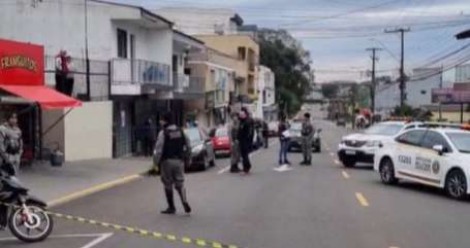 URGENTE: Comerciante reage a assalto, "cancela CPF" de bandido e deixa outro baleado (veja o vídeo)
