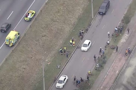 Roda de caminhão solta e tira a vida de ciclista em trágico acidente (veja o vídeo)