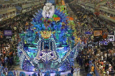 Carnavalesca campeã absoluta de títulos no sambódromo morre aos 77 anos