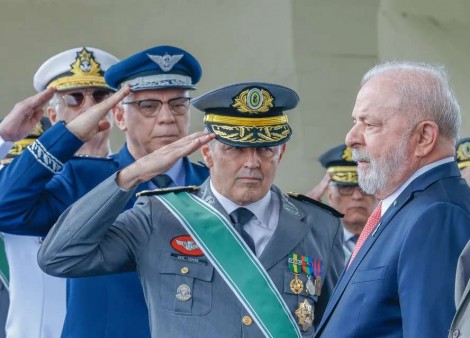 Coronel é condenado a prisão por publicação contra comandante indicado por Lula