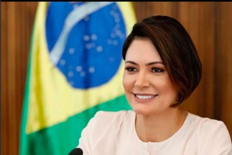 Justiça condena jornalista militante e famosa revista a indenizar Michelle