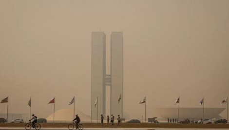 Brasília arde em chamas ‘bem debaixo das asas’ de Lula e Marina