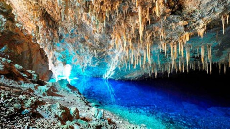 Gruta do Lago Azul, um extraordinário monumento natural em Bonito, a capital do ecoturismo (veja o vídeo)