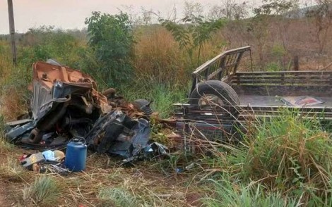 Motorista morre em acidente e irmão furioso mata os sobreviventes