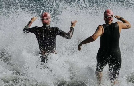 Dois atletas tem parada cardíaca e morrem durante prova do mundial de triatlo na Espanha