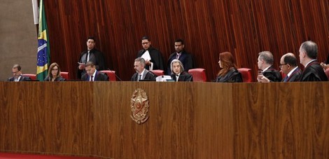 Deputados agem e aprovam proposta para colocar "freio" no TSE