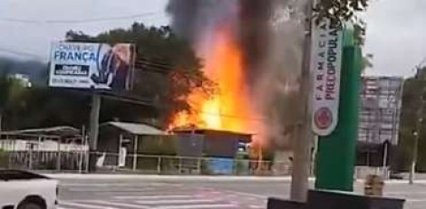 URGENTE: Casa do "homem-bomba" é incendiada e mulher sofre queimaduras graves (veja o vídeo)