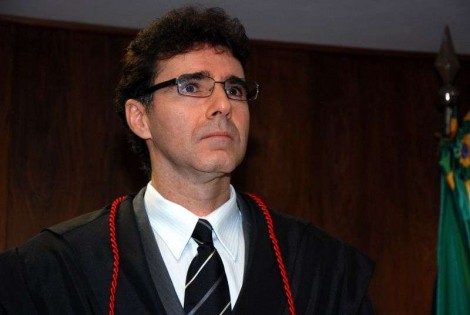 Ministério Público do TCU quer sufocar financeiramente Bolsonaro bloqueando R$ 56 milhões e cortando até salário